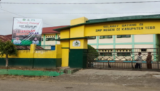 Gapura SMPN 1 TEBO.(INJ/Ist)